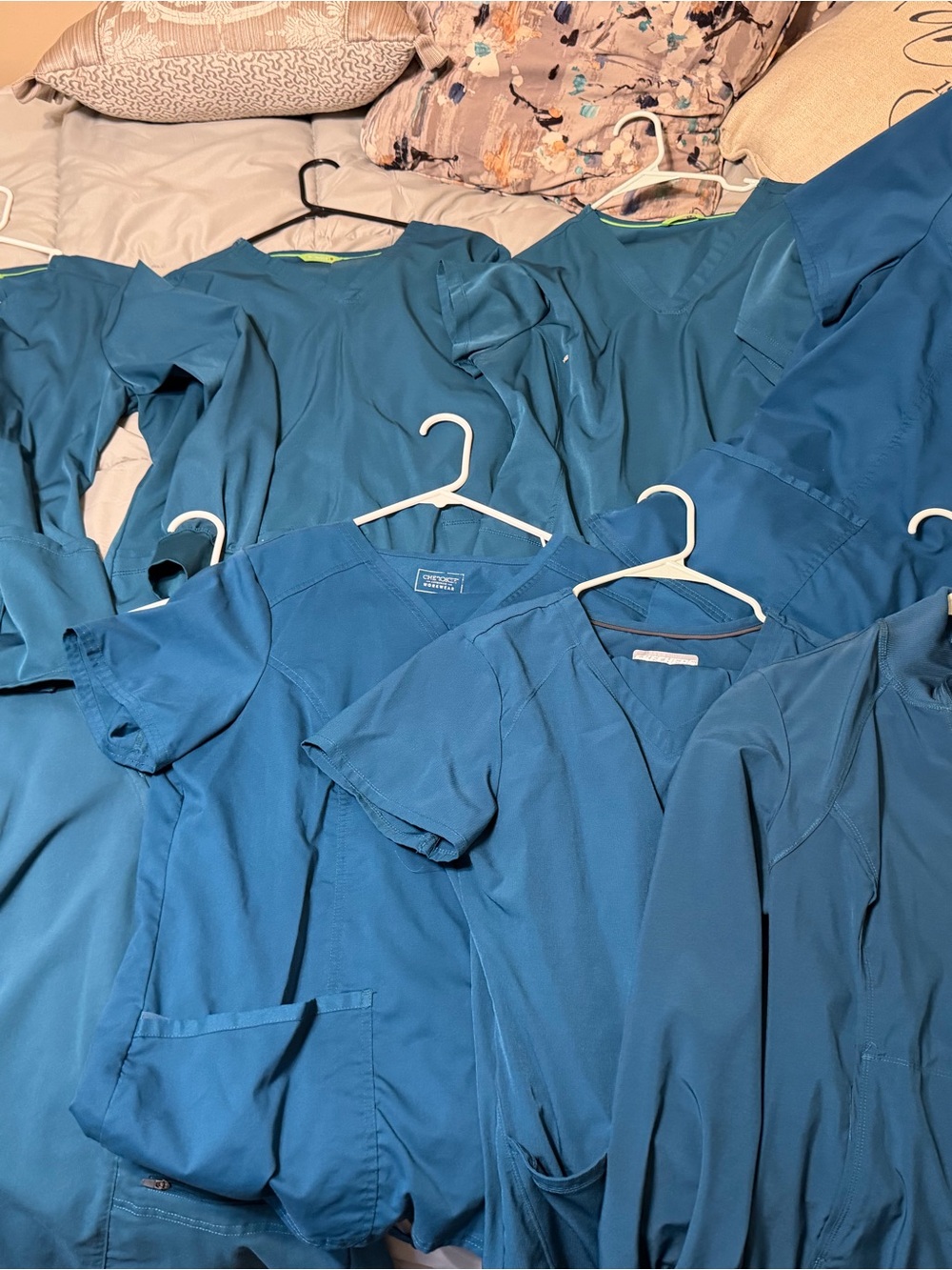 Womenโs Caribbean Blue Medical Scrub sets size large
